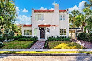 Exterior - Casita Blanca • Moroccan Oasis + Heated Pool (West Palm Beach)
