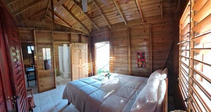 Charming 1-bedroom cabin in gorgeous Negril. 5 min drive from the beach.