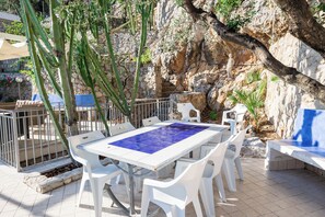 Outdoor dining - Detached Chalet Sea View (Gaeta)