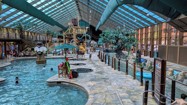 Indoor pool, outdoor pool - 1-bdrm condo cabin style with all the amenities in the Smoky Mt National Park (Gatlinburg)