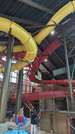 Children’s area - 1-bdrm condo cabin style with all the amenities in the Smoky Mt National Park (Gatlinburg)