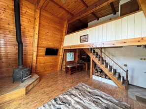 House | 2 bedrooms - Charming Cabin With Large Deck BBQ Fireplace Near Lake (Pollock Pines)