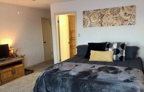 2 habitaciones, tabla de planchar con plancha, wifi y ropa de cama