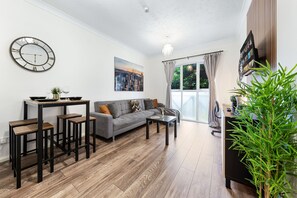 Apartment, Private Bathroom | Lounge