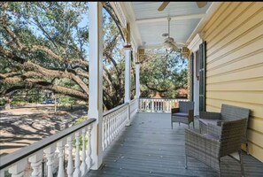 Terrace/patio - Gorgeous & Elegant Home In Uptown New Orleans! (New Orleans)