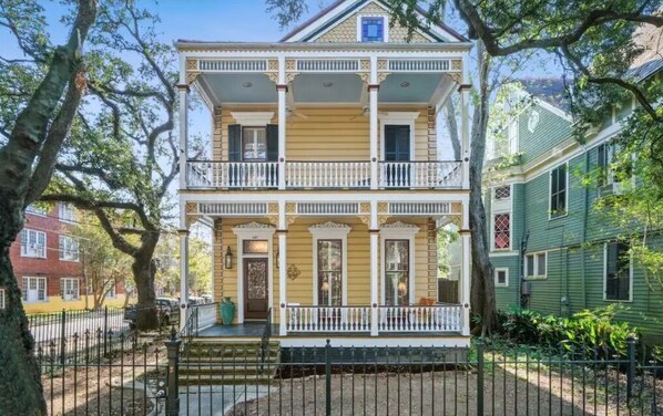 Exterior - Gorgeous & Elegant Home In Uptown New Orleans! (New Orleans)