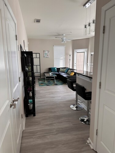 LARGE 2Bd/2Bth~Family/Friends/Business~FREE Parking