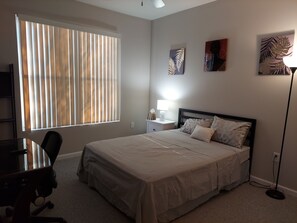 2 makuuhuonetta, silitysrauta/-lauta, ilmainen Wi-Fi, vuodevaatteet