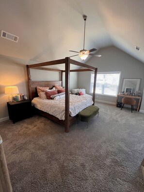4 bedrooms, desk, iron/ironing board, free WiFi