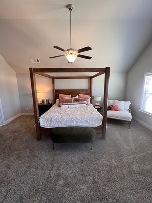 4 bedrooms, desk, iron/ironing board, free WiFi