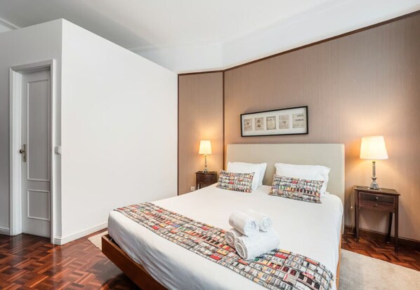 1 dormitorio, tabla de planchar con plancha, cuna de viaje y wifi gratis