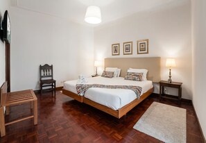 1 dormitori, planxa i posts de planxar, wifi gratuïta i roba de llit