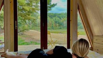 1 多间卧室、熨斗/熨衣板、床单