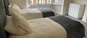 Large, furnished 4 bedroom apartment suitable for workmen and teams