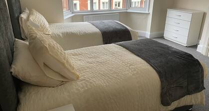 Large, furnished 4 bedroom apartment suitable for workmen and teams