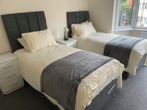 4 makuuhuonetta, silitysrauta/-lauta, Wi-Fi, vuodevaatteet