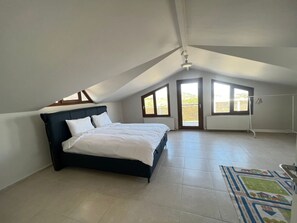 5 bedrooms, in-room safe, desk, iron/ironing board