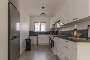 Fridge, microwave, dishwasher, high chair - Les Villas de Castel - the Roses (Castelmaurou)