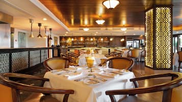 2 restaurants, breakfast, lunch, dinner served; international cuisine