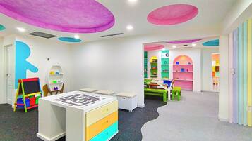 Área de juegos infantiles techada
