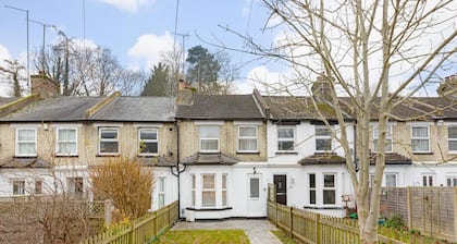 Amazing 3BR Home – 15 Min to Harry Potter Studios 25 Min to Luton Airport