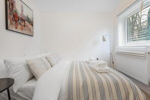 3 chambres, fer et planche à repasser, Wi-Fi, draps fournis