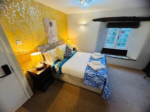 Desk, iron/ironing board, free WiFi - The Old Mill Inn (Bedford)