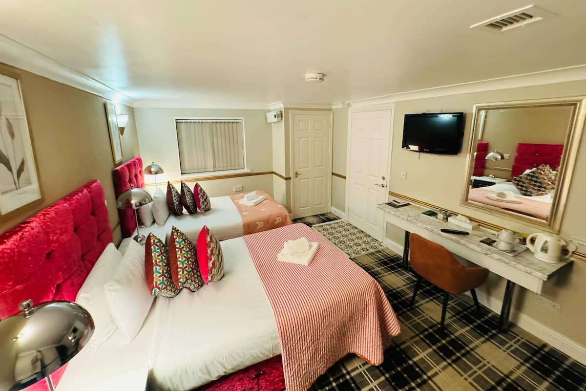 Classic Double or Twin Room | 1 bedroom, desk, iron/ironing board, free WiFi