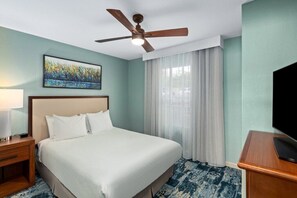 1 dormitorio, tabla de planchar con plancha, wifi y ropa de cama