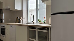 Fridge, microwave, oven, stovetop - Hidden paradise between the sea and the mountains. Casa Cidalisa is ideal for 4 (Água Retorta)