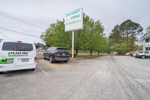 Exterior - Efficiency Lodge - Austell  (Austell)