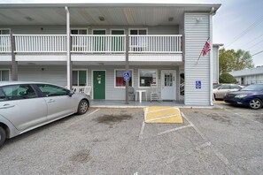 Front of property - Efficiency Lodge - Austell  (Austell)