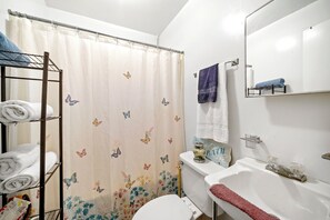 Studio, 1 Large Twin Bed, Non Smoking | Bathroom | Toilet paper - Efficiency Lodge - Austell  (Austell)
