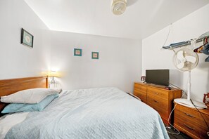 Studio, 1 Large Twin Bed, Non Smoking | Desk, laptop workspace, free WiFi - Efficiency Lodge - Austell  (Austell)