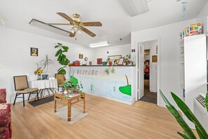 Lobby - Efficiency Lodge - Austell  (Austell)