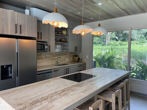 3 bedrooms - Waves as Your Companion Beachfront Elegance (Bahía Ballena)