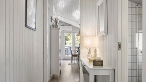 A hallway with white walls and a wooden floor, leading to a dining area with a table and chairs. - 3 bedroom nice home in Fjerritslev (Fjerritslev)