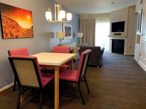 Dining - Las Vegas | Romantic Vegas Retreat | Pool + Hot Tub (Las Vegas)
