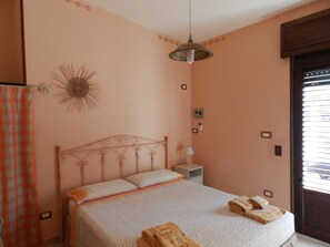 1 dormitori, caixa forta a l'habitació, wifi gratuïta i roba de llit