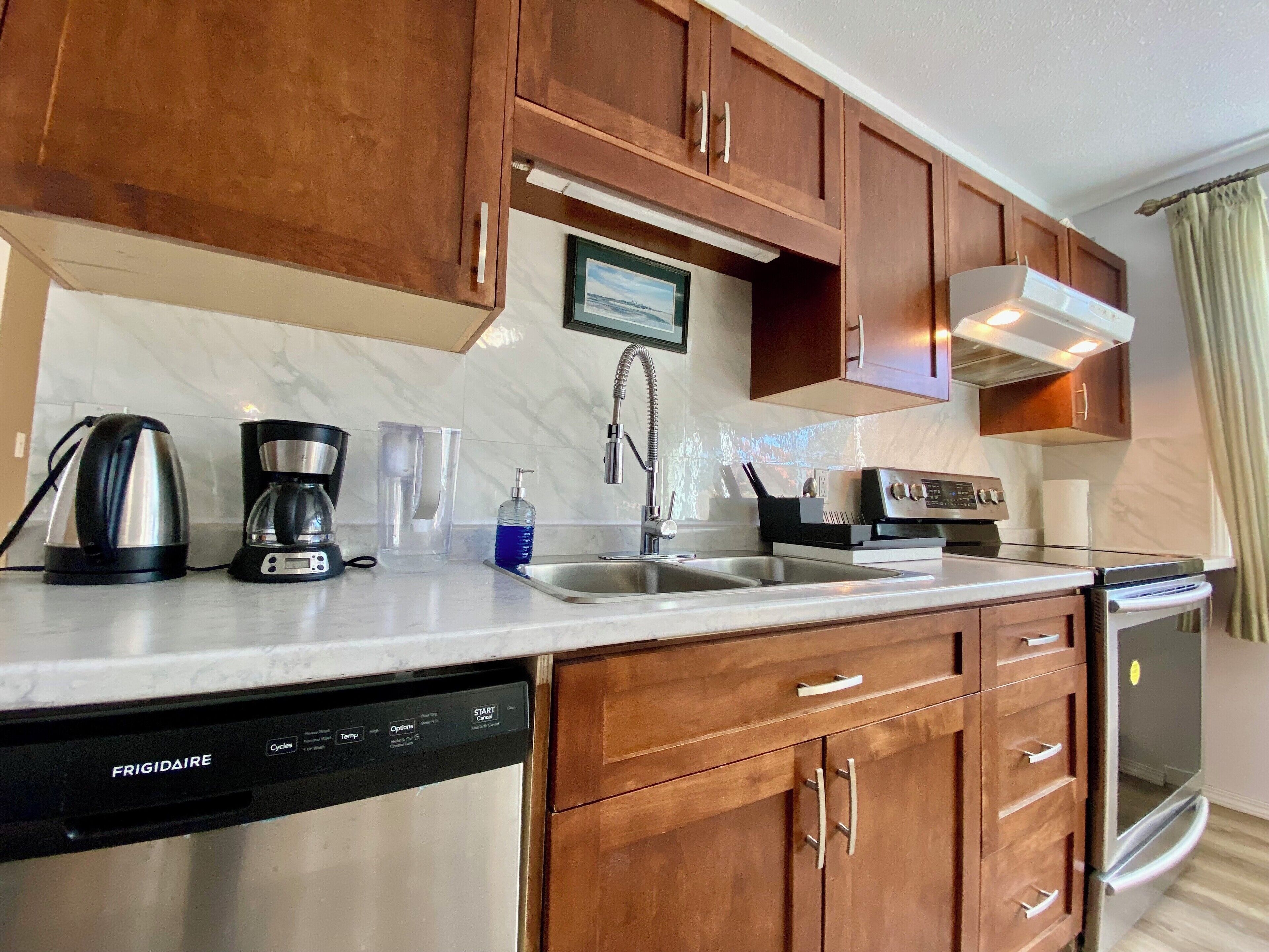 Fridge, microwave, oven, stovetop