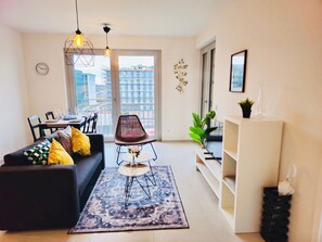 Flat-screen TV - Comfy one bedroom with parking&balcony (Luxembourg City)