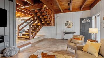 Smart TV, fireplace, computer monitors