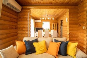 Living area - Awaji Large Log House in Goshiki 2 (Sumoto)