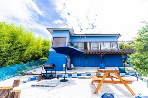 Outdoor dining - Awaji Large Log House in Goshiki 2 (Sumoto)