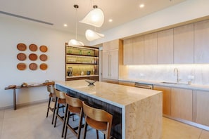 Fridge, microwave, oven, stovetop - Experience luxury and tranquility at Caoba 5B (Santa Cruz)