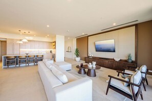 Smart TV - Experience luxury and tranquility at Caoba 5B (Santa Cruz)