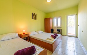 1 bedroom, free WiFi, bed sheets