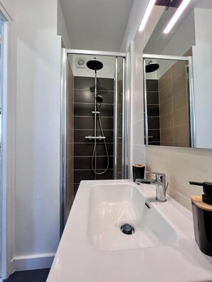 Shower, free toiletries, hair dryer, towels