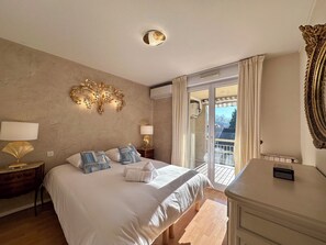 2 chambres, fer et planche à repasser, Wi-Fi, draps fournis