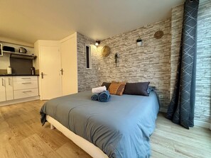 WiFi, bed sheets - Casa Cloutiers #1 -Studio RDC -Hyper Centre Brive (Brive-la-Gaillarde)